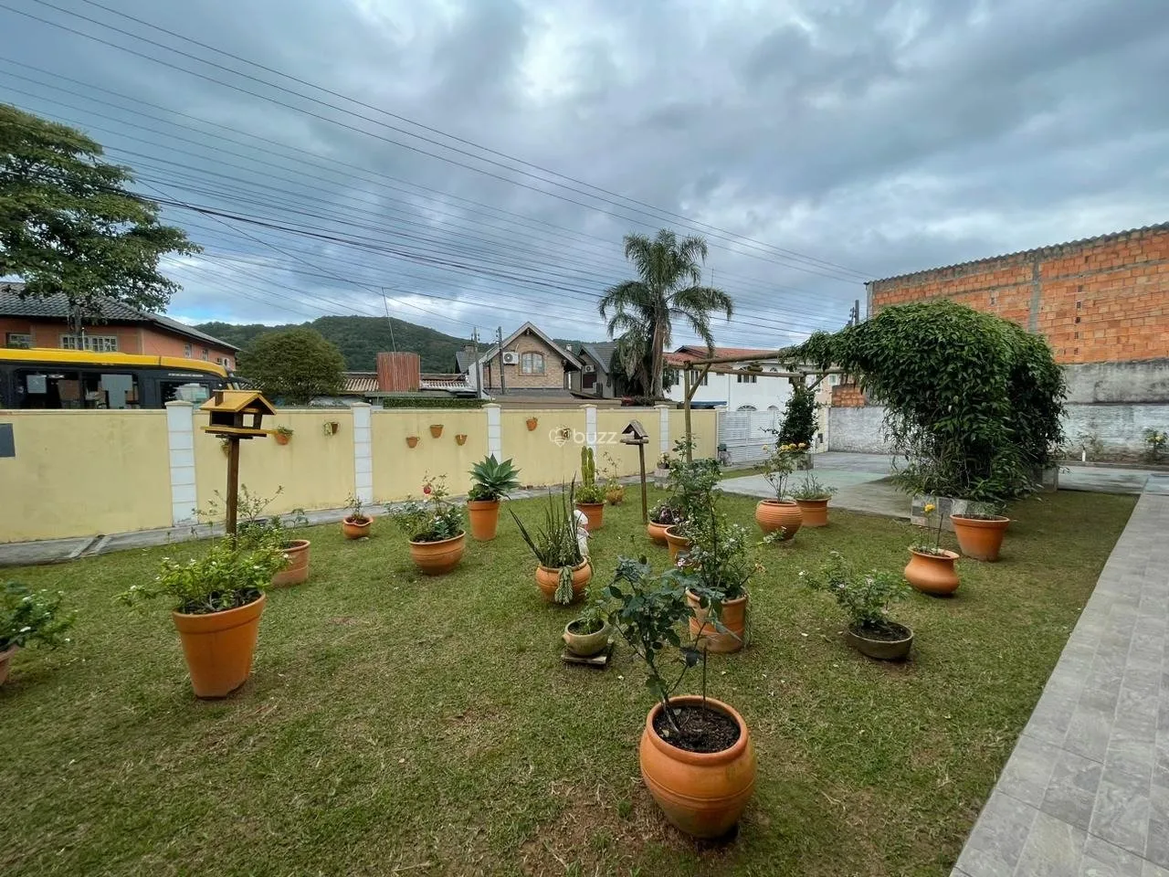 House with 5 bedrooms, 3 bathrooms and a private garden — photo 3