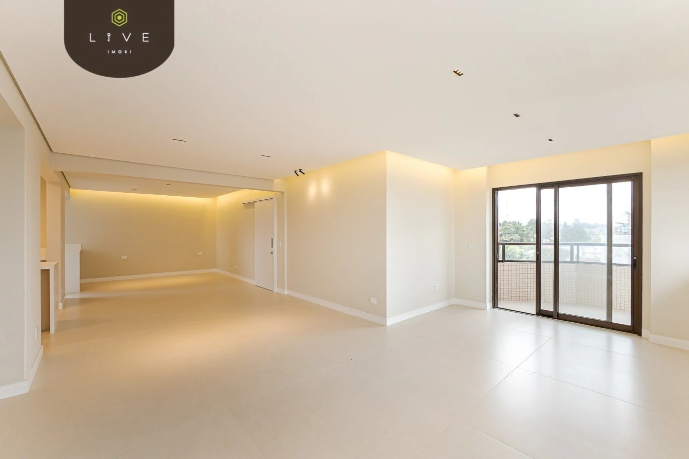 3-bedroom apartment with glazed balcony and private BBQ — photo 5