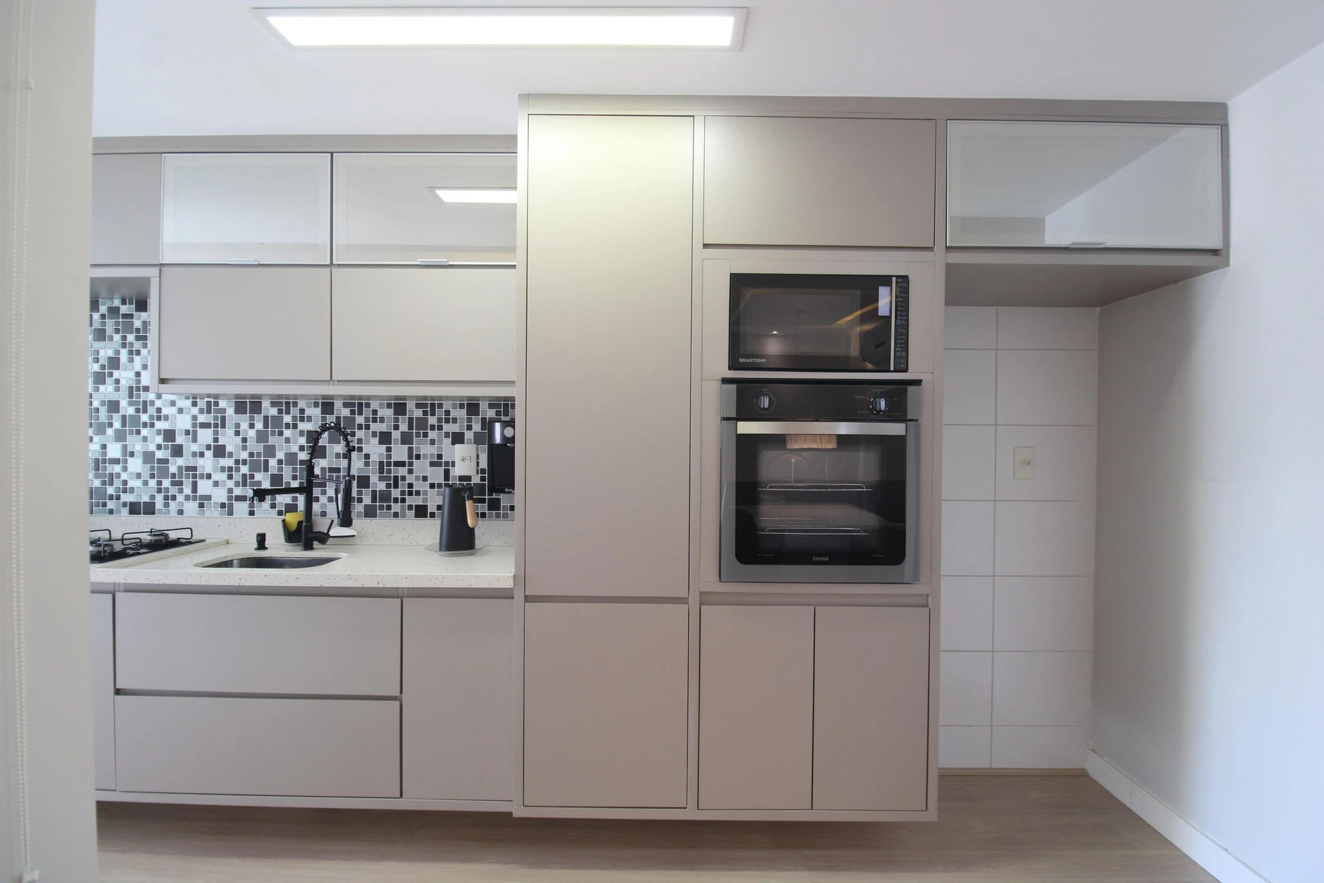 Furnished apartment, 72 m², with a glass-enclosed balcony — photo 17