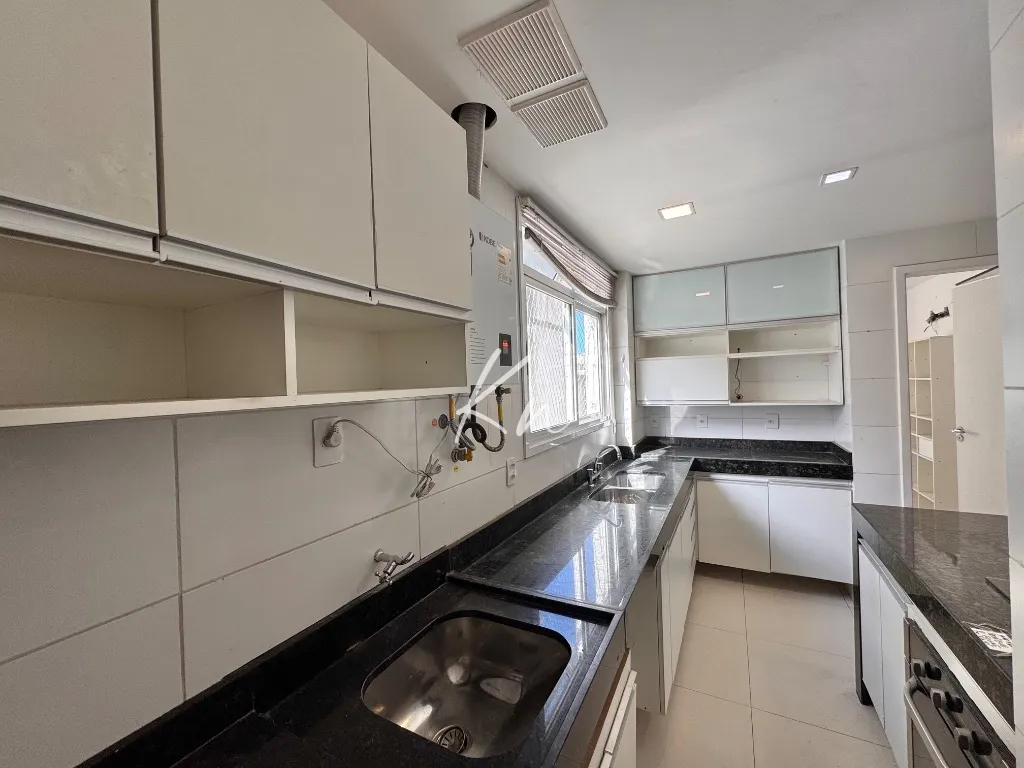 210 m² unfurnished apartment with 3 bedrooms and 5 baths — photo 15