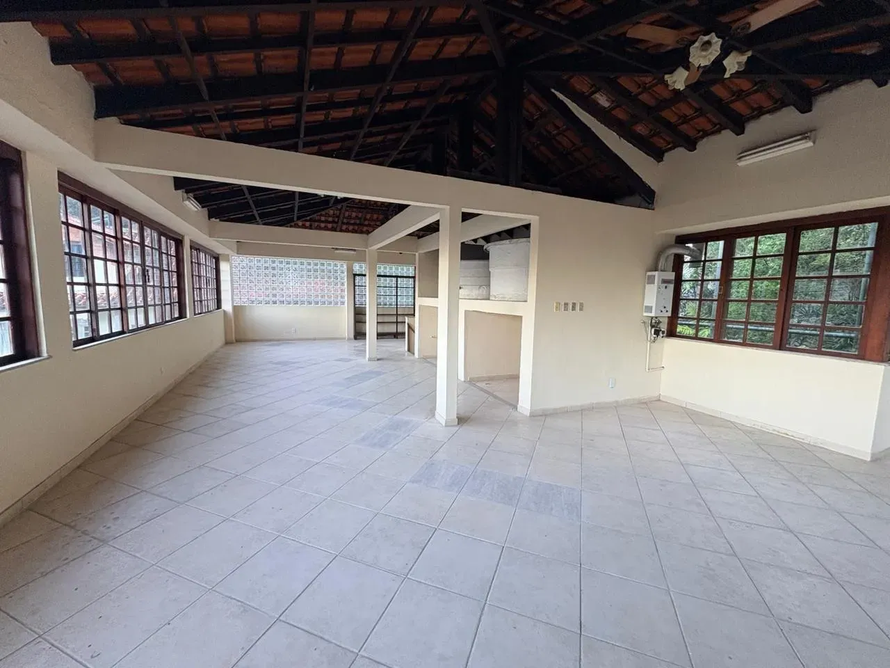 Casa para locação com 4 quartos e 5 banheiros — photo 36