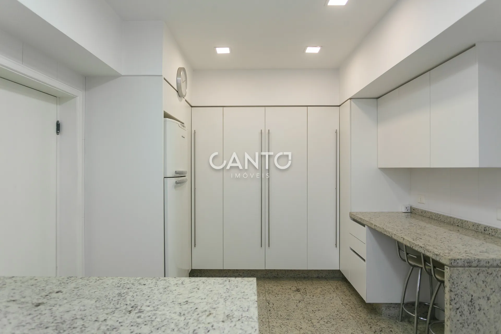4-bedroom apartment with 3 parking spaces included — photo 18