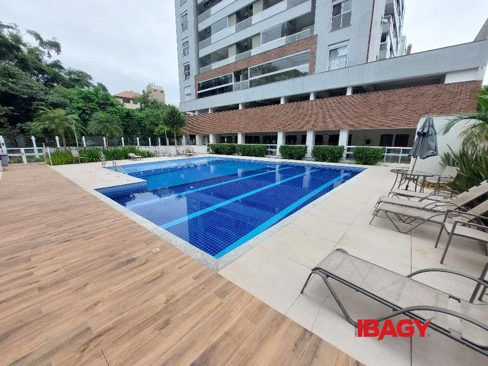 3-bedroom apartment with a grill on the balcony — photo 44