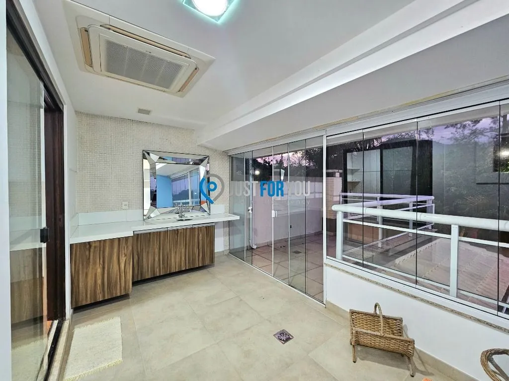 Furnished 4-bedroom house with 5 bathrooms and 350 m² — photo 40
