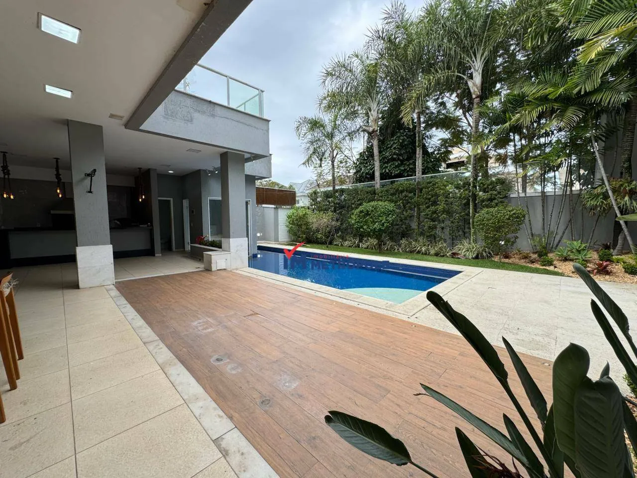 5 quartos e janelas do piso ao teto: casa de 600 m² — photo 21