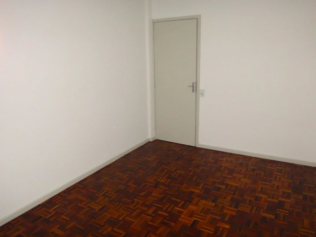 2-bedroom apartment with wood or laminate floors in Curitiba — photo 24