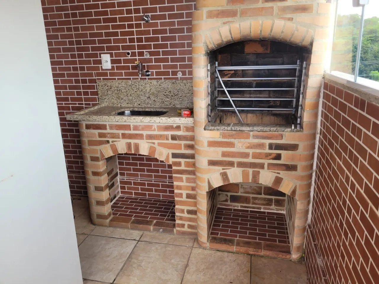 4-bedroom apartment in a building with a pool — photo 5