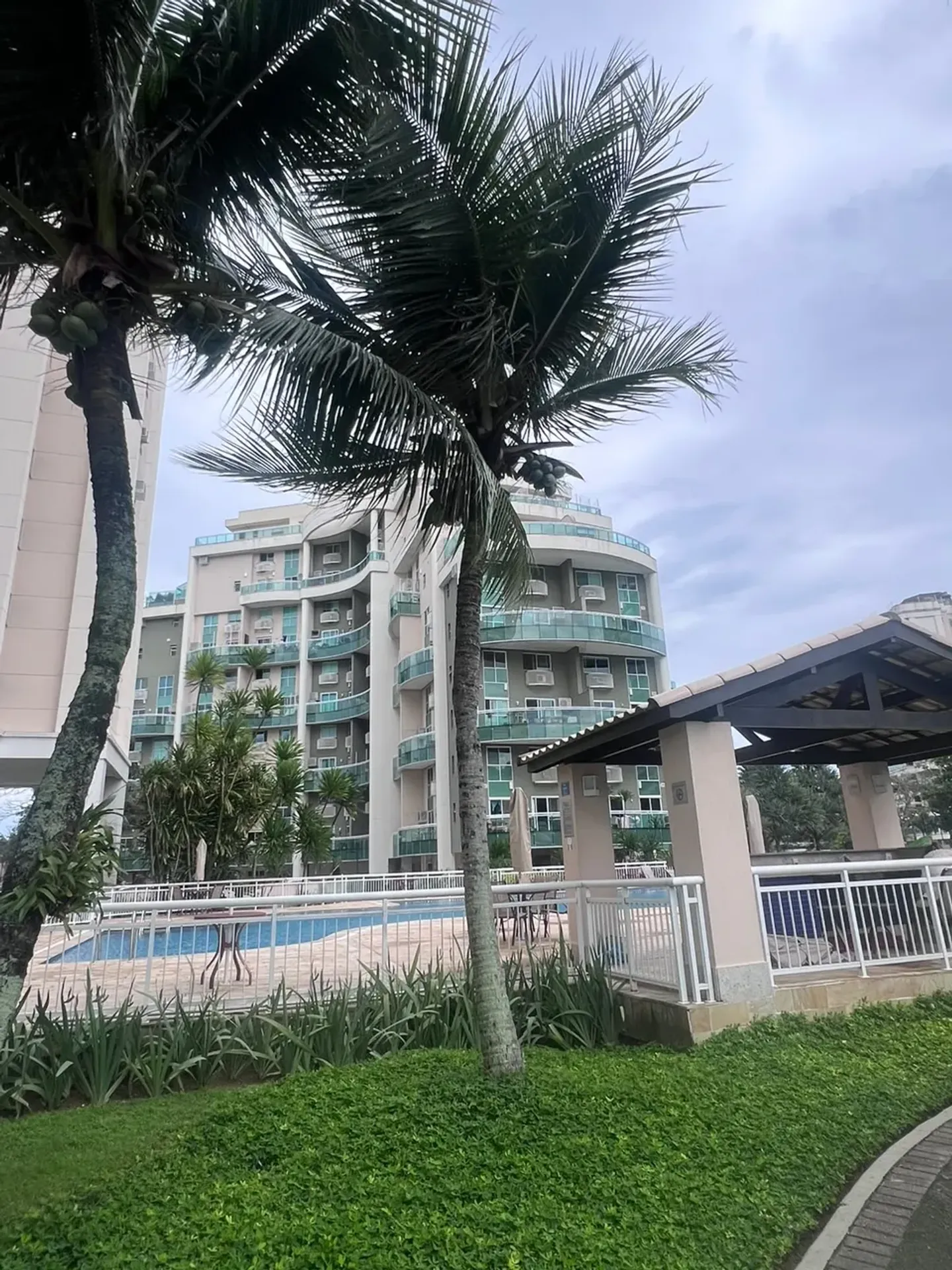 Apartment on the 10th floor with a grill on the balcony — photo 33