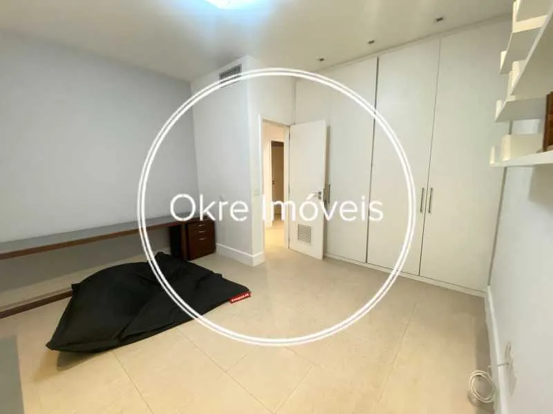 Apartment with 3 bedrooms and built-in wardrobes — photo 21