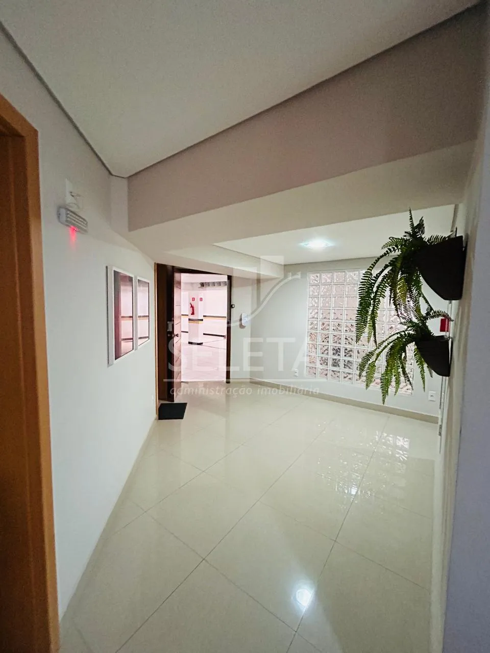 Furnished 1-bedroom apartment with parking and open kitchen — photo 11