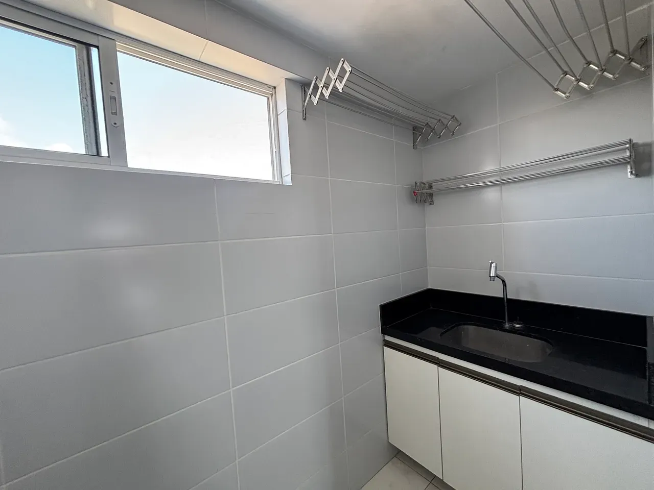 3-bedroom apartment with a glass-enclosed balcony — photo 19