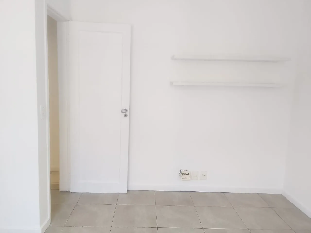 Apartamento com cozinha fechada e 3 quartos — photo 9