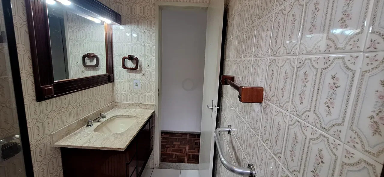 Walk-in closet in a 2-bedroom apartment, 73 m² — photo 11