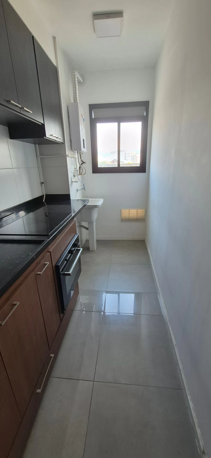 2-bedroom apartment in a building with a gym — photo 20