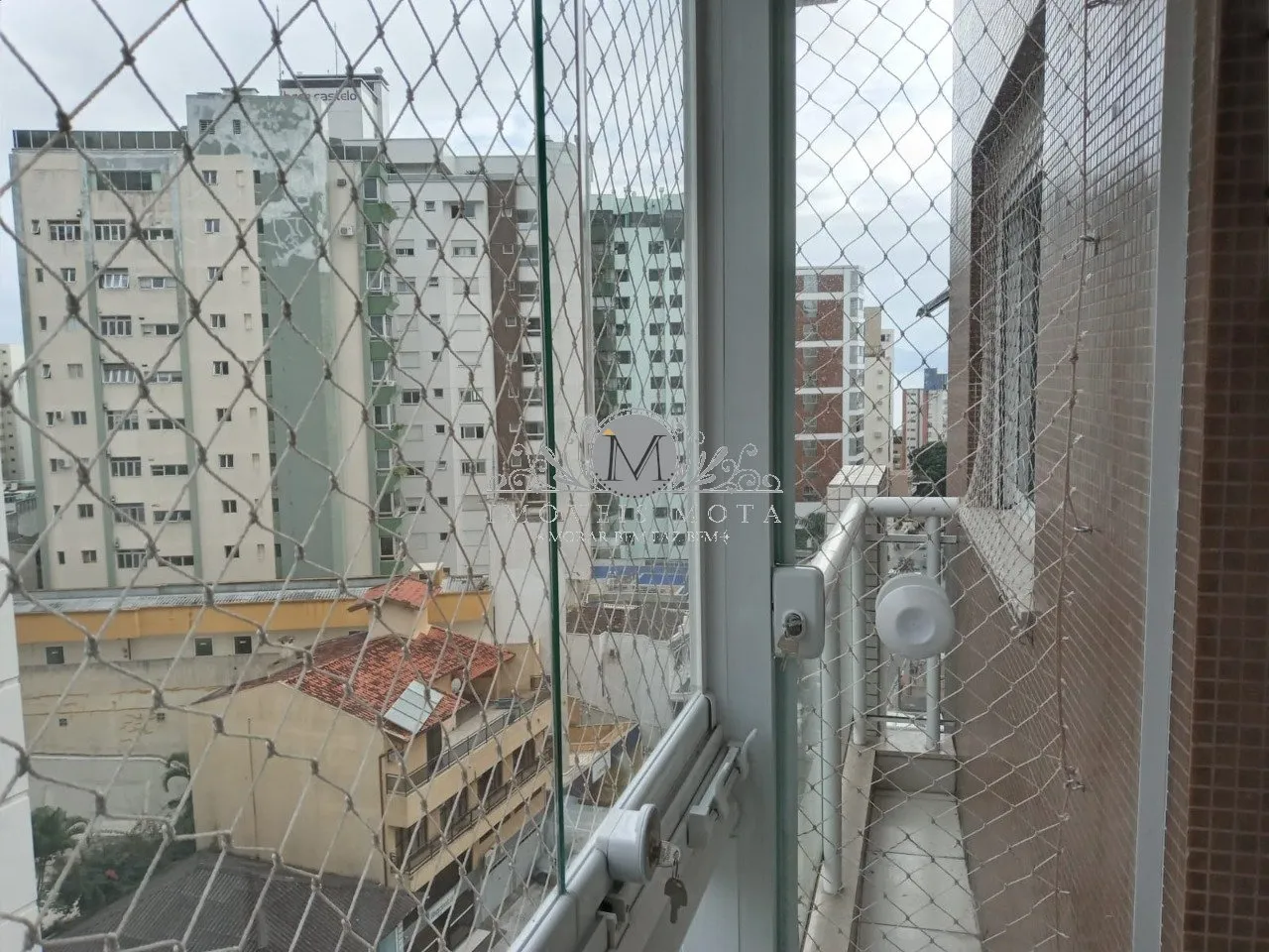 Departamento de 2 dormitorios con balcón cerrado con vidrio — photo 21