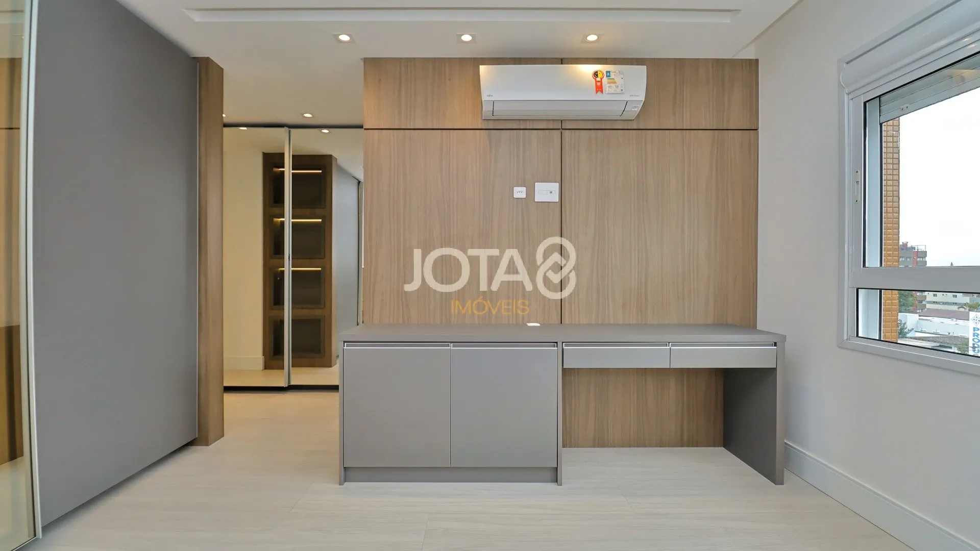 Apartment with 3 en-suite bedrooms 266 m² and parking — photo 28