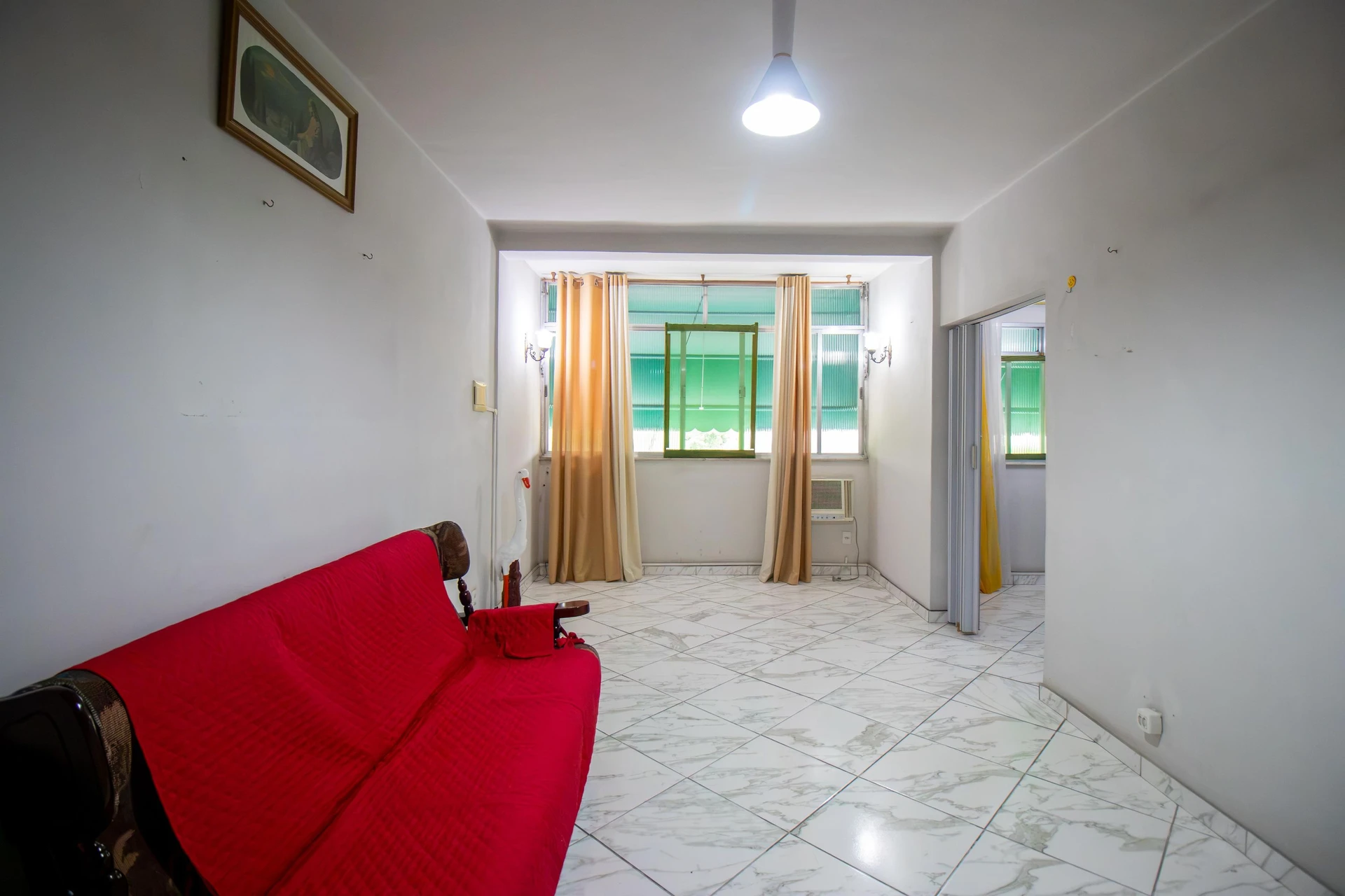2-bedroom apartment with 1 bathroom and no parking
