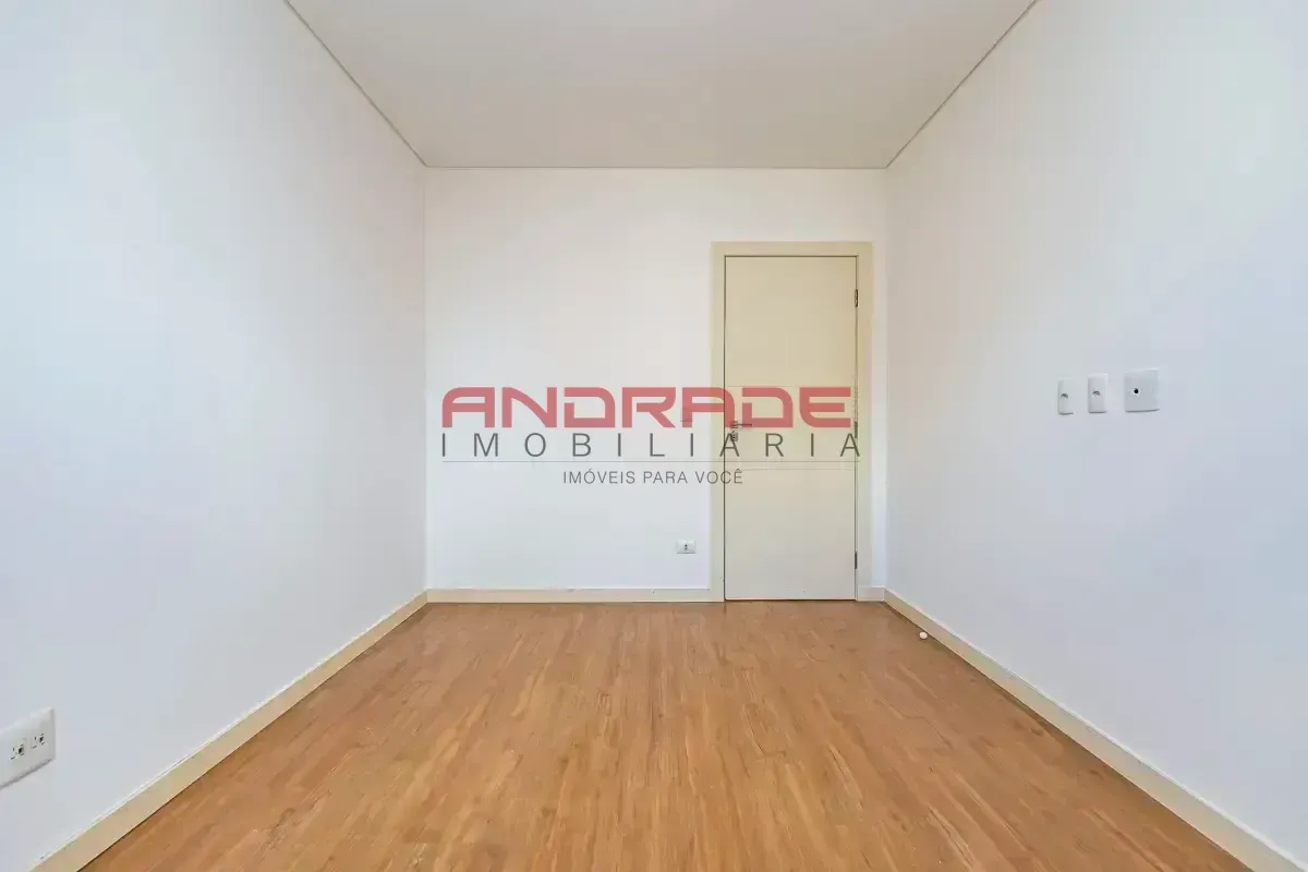 Apartment with 3 bedrooms and glass balcony — photo 30