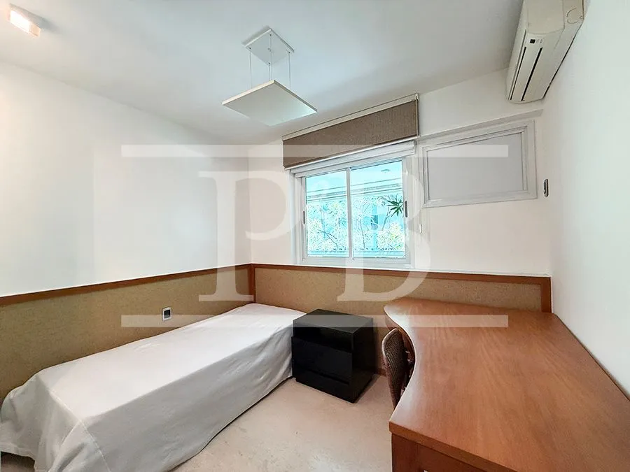 Furnished 3-bedroom apartment with a separate kitchen — photo 15