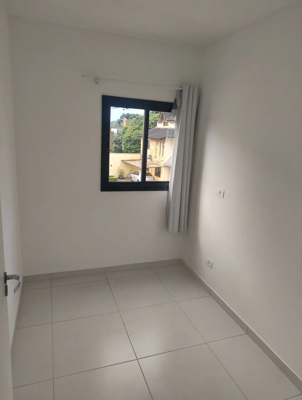 Apartment with separate kitchen and gas stove — photo 6