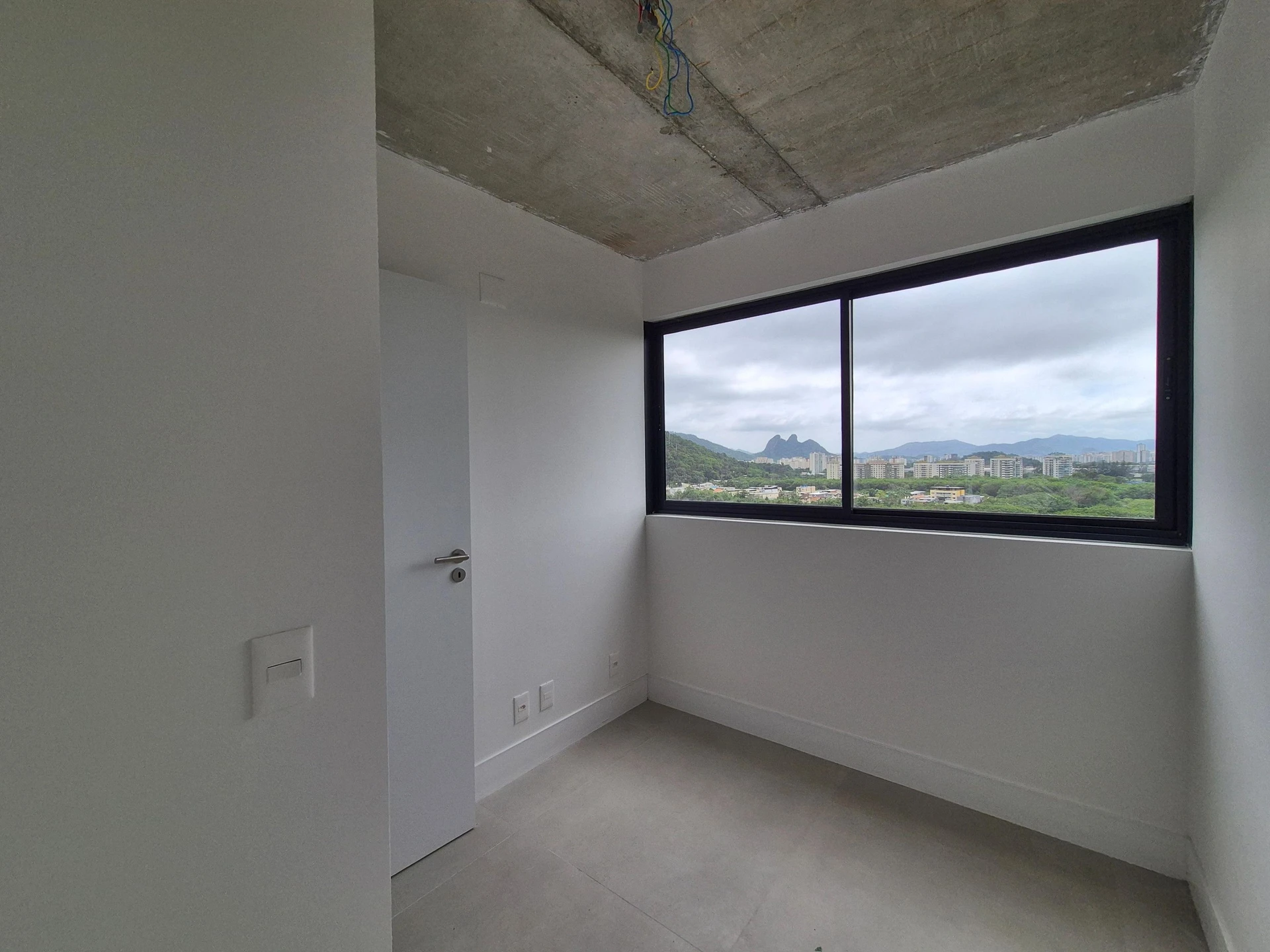 3-bedroom apartment with a mountain view — photo 9