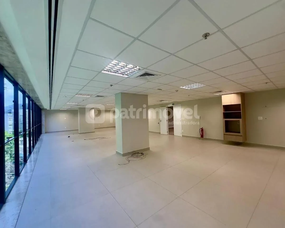 Sala comercial de 779 m², 1 quarto e 6 banheiros — photo 10