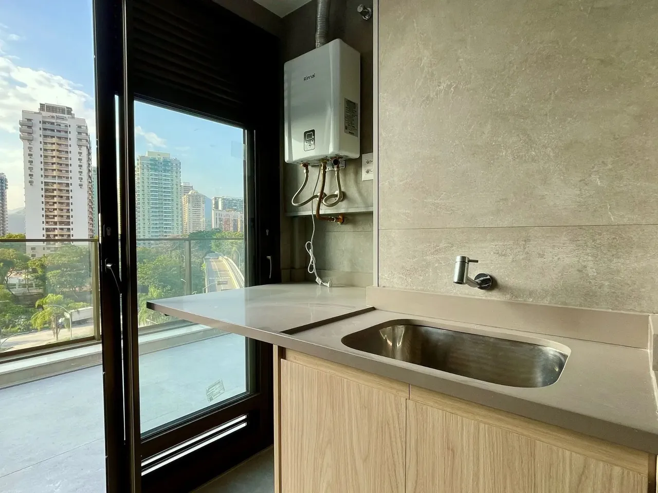 Apartment with 3 bedrooms, 3 bathrooms and balcony — photo 8