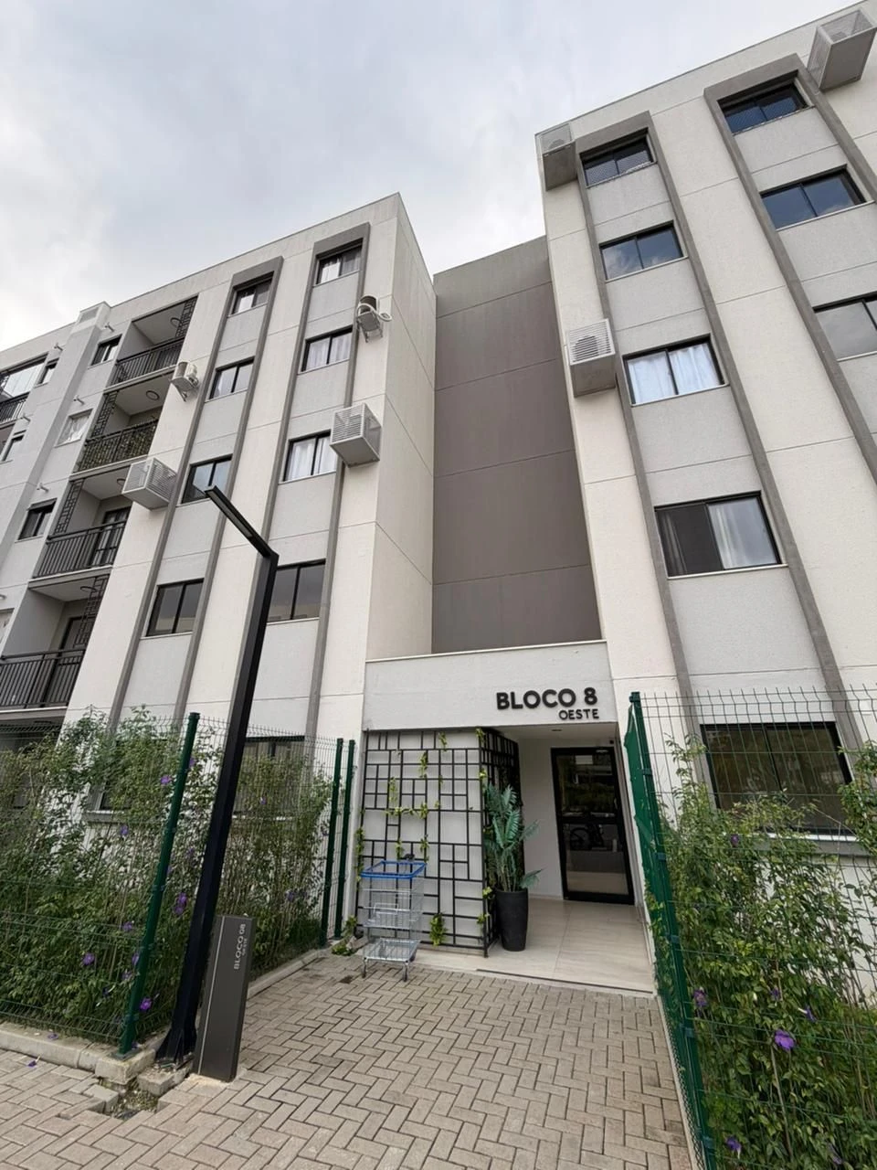 Unfurnished 2-bedroom apartment with 1 bath and pets — photo 24