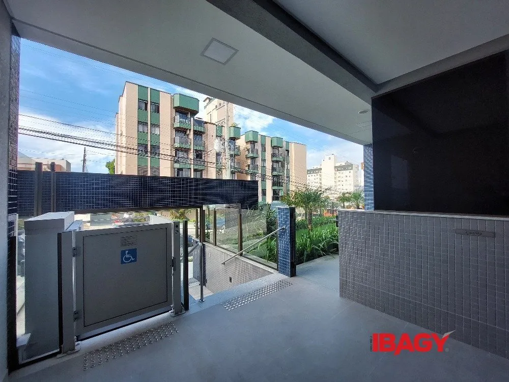 2-bedroom apartment with open-plan kitchen and parking — photo 22
