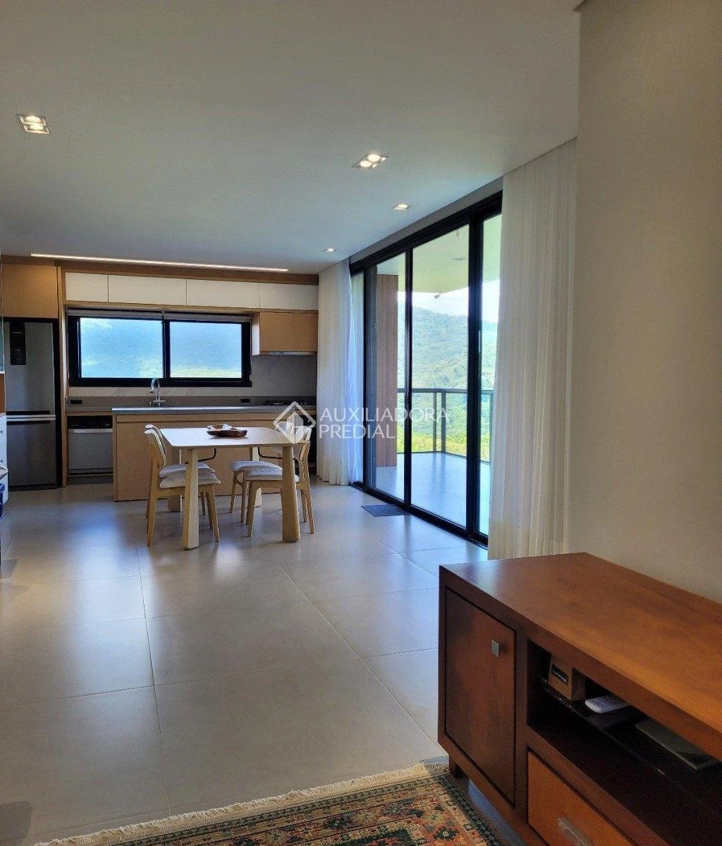 Floor-to-ceiling windows in a one-bedroom house, 158 m² — photo 10