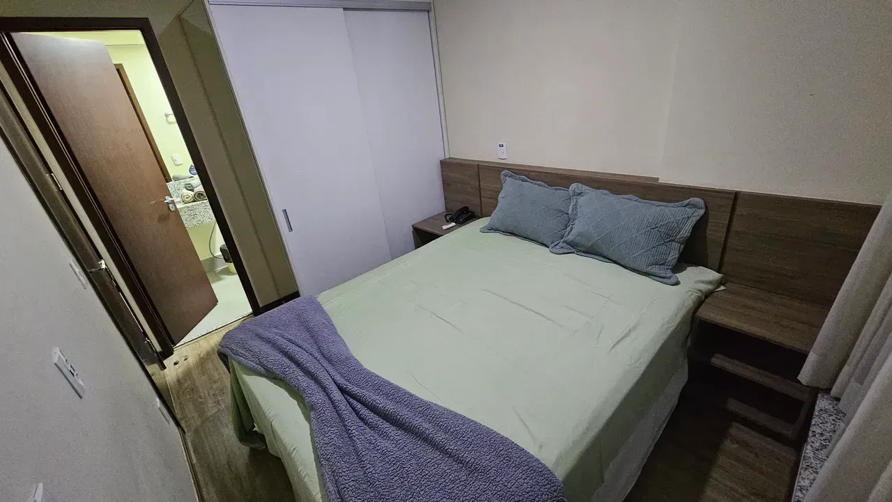 Furnished 1-bedroom apartment with open-plan kitchen — photo 11