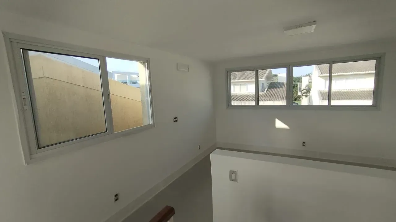 House with 5 bedrooms and 5 bathrooms and balcony grill — photo 12