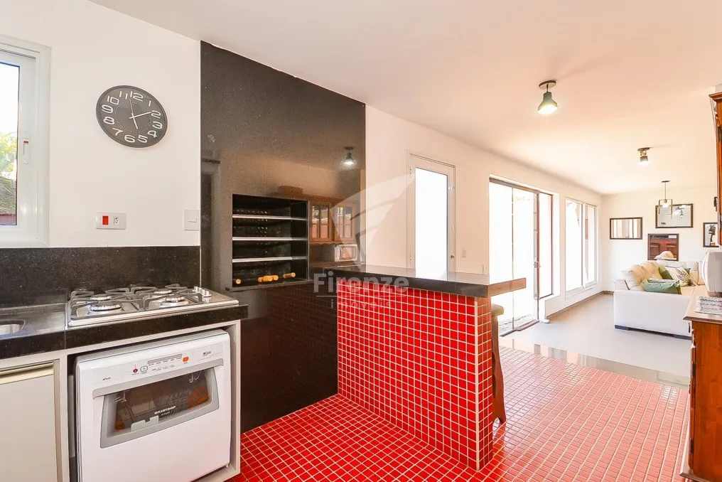 424 m² house with 3 en-suite bedrooms and 4 parking spots — photo 63