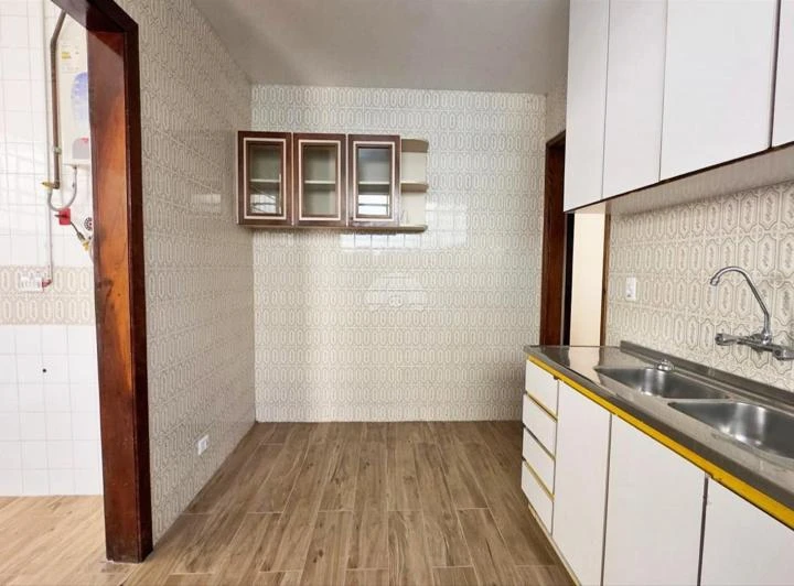 Single-story house with 3 bedrooms and an electric stove — photo 6