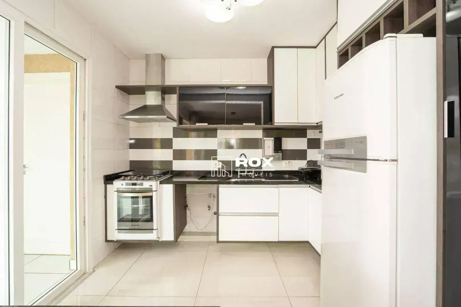 Furnished apartment, 179 m², with a fireplace — photo 2