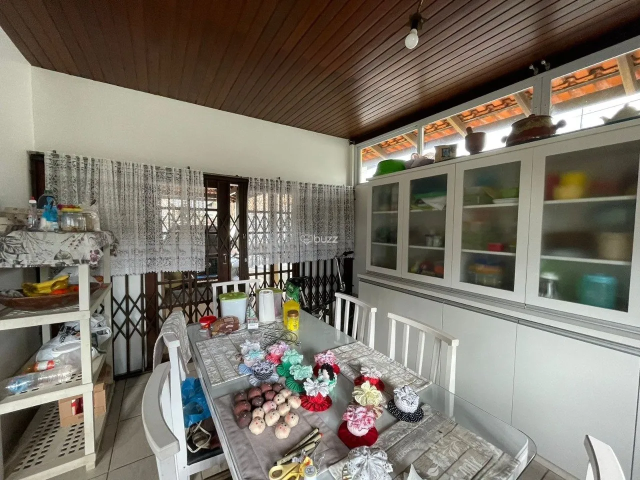 House with 5 bedrooms, 3 bathrooms and a private garden — photo 4