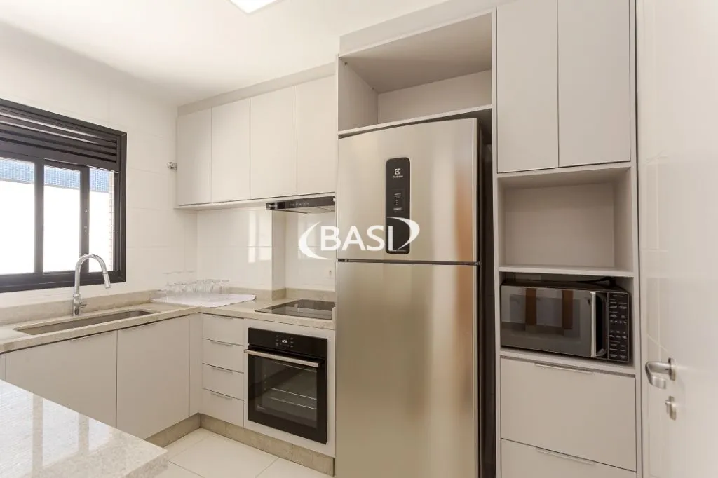 Glass-enclosed balcony in a 3-bedroom apartment, 80 m² — photo 57