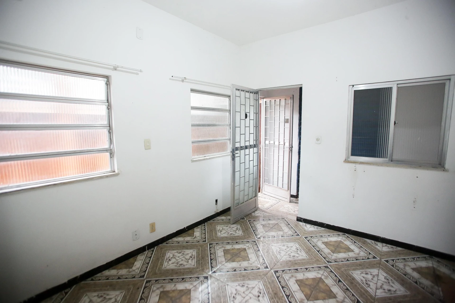 Unfurnished studio with 1 bedroom and 1 bathroom — photo 4