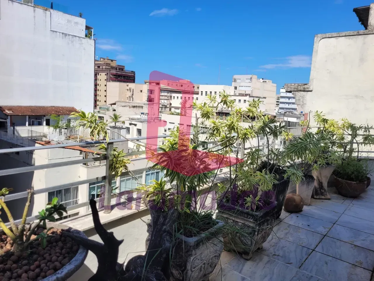 210 m² apartment with 5 bedrooms and 3 bathrooms