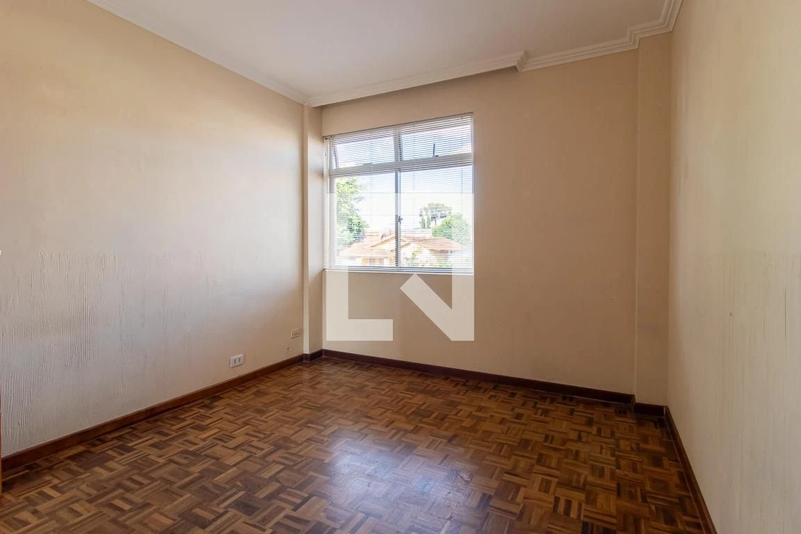 Apartamento de 3 quartos com piso de madeira ou laminado — photo 30