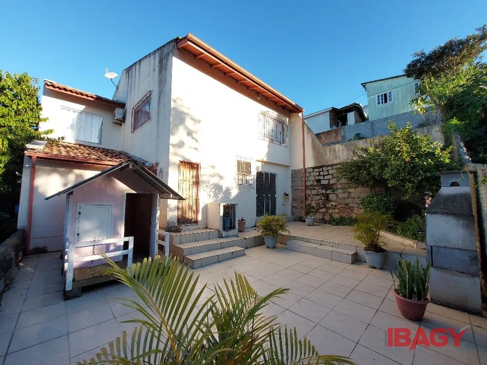 3-bedroom house with a washing machine in Florianópolis — photo 24