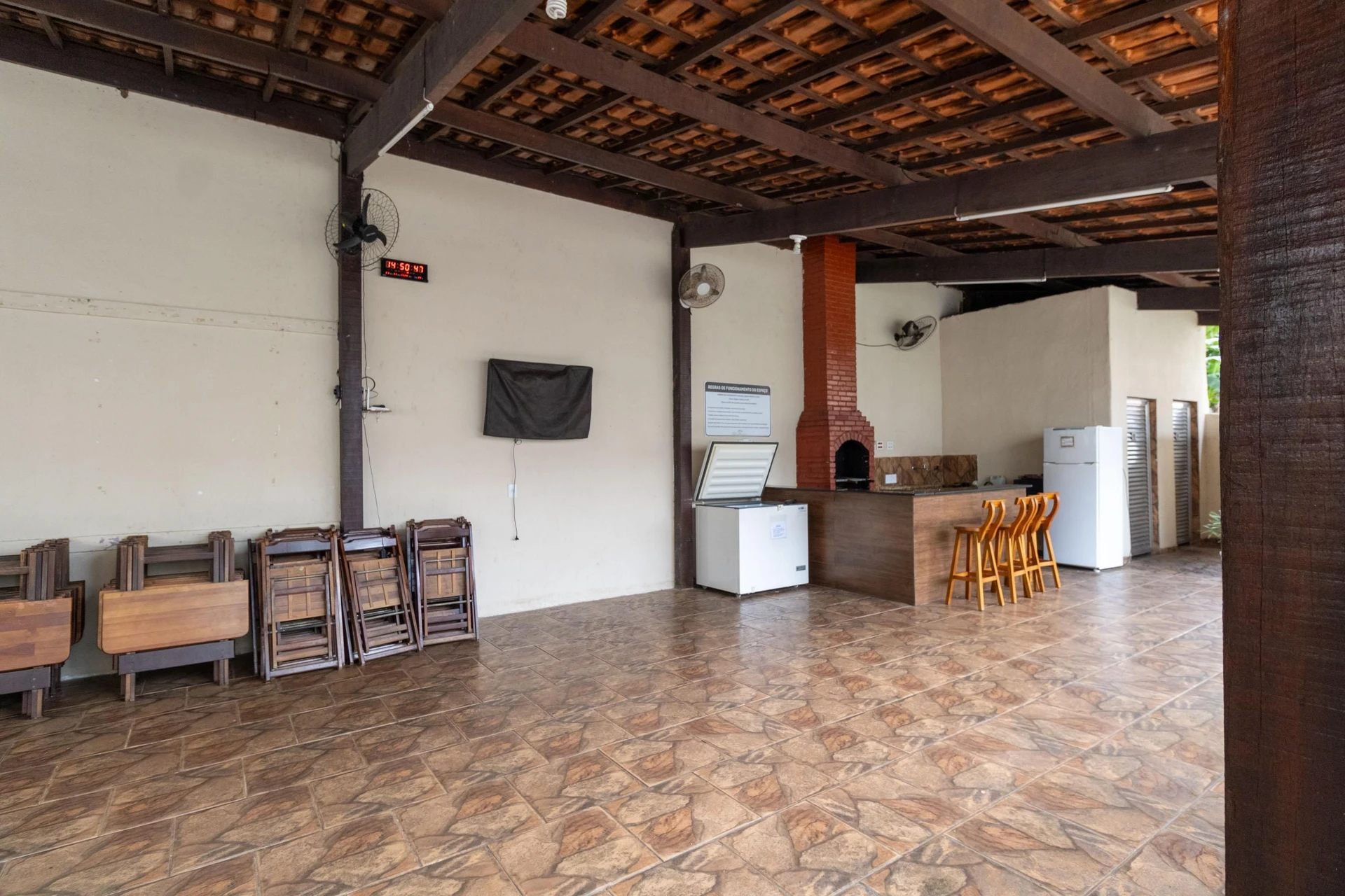 2-bedroom apartment in a building with a gym — photo 34