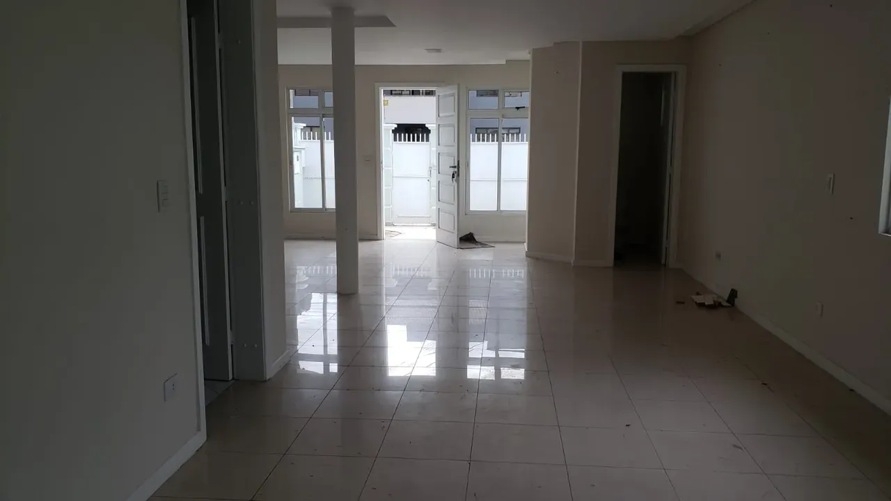 Casa com 4 quartos e 4 banheiros, 250 m² — photo 13