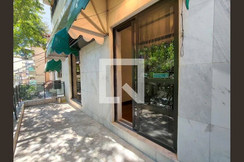 House with 5 en-suite bedrooms, 285 m² and parking — photo 6