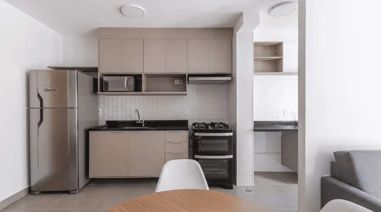 Furnished apartment with 2 bedrooms and open-plan kitchen — photo 4
