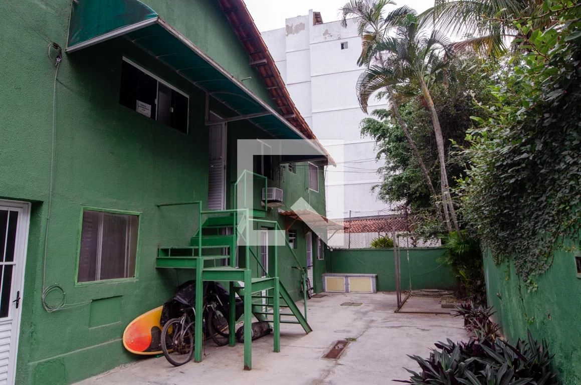 Unfurnished 1-bedroom apartment with a washing machine — photo 2