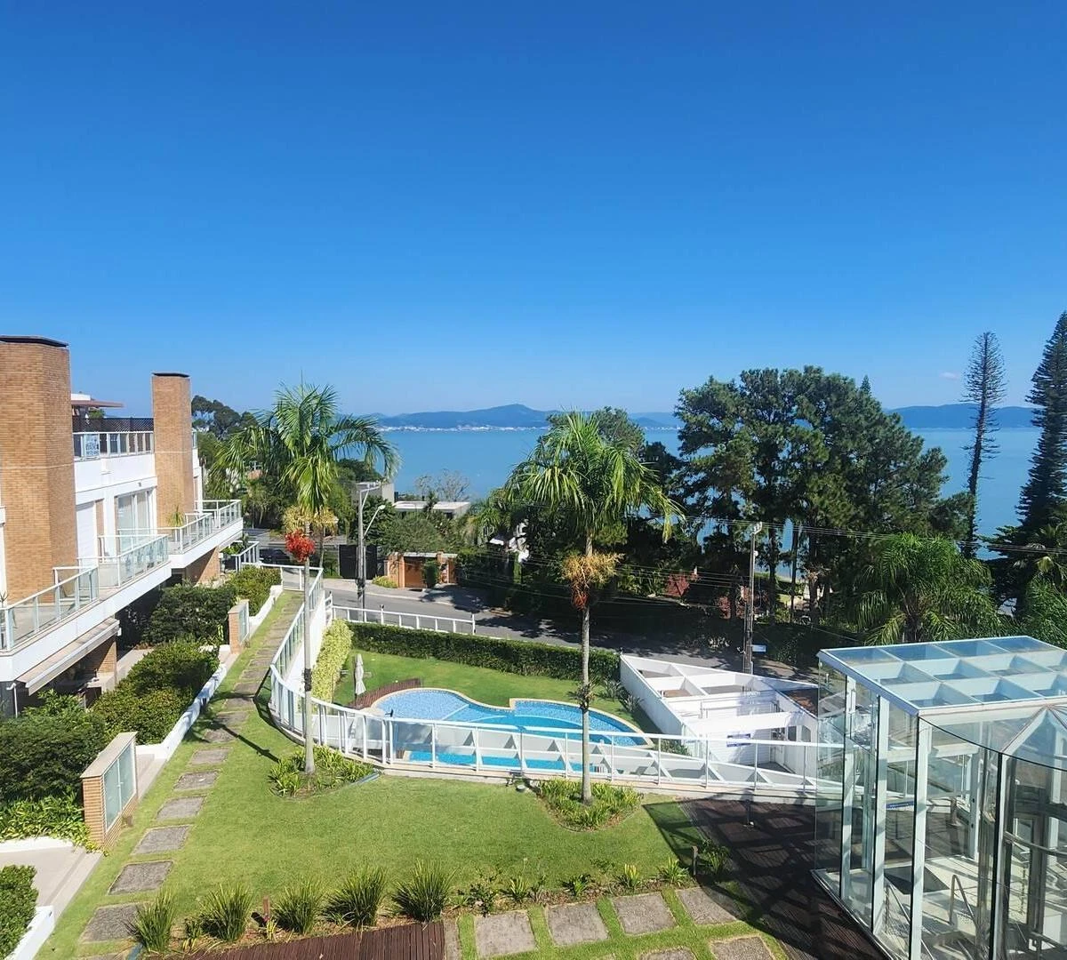 House, 235 m², with a water view — photo 3