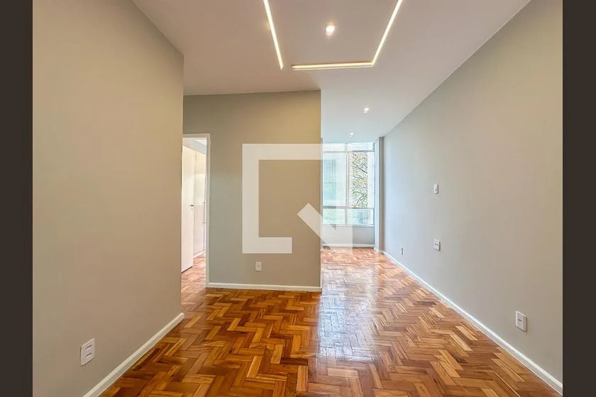 One-bedroom apartment with wood or laminate floors — photo 11