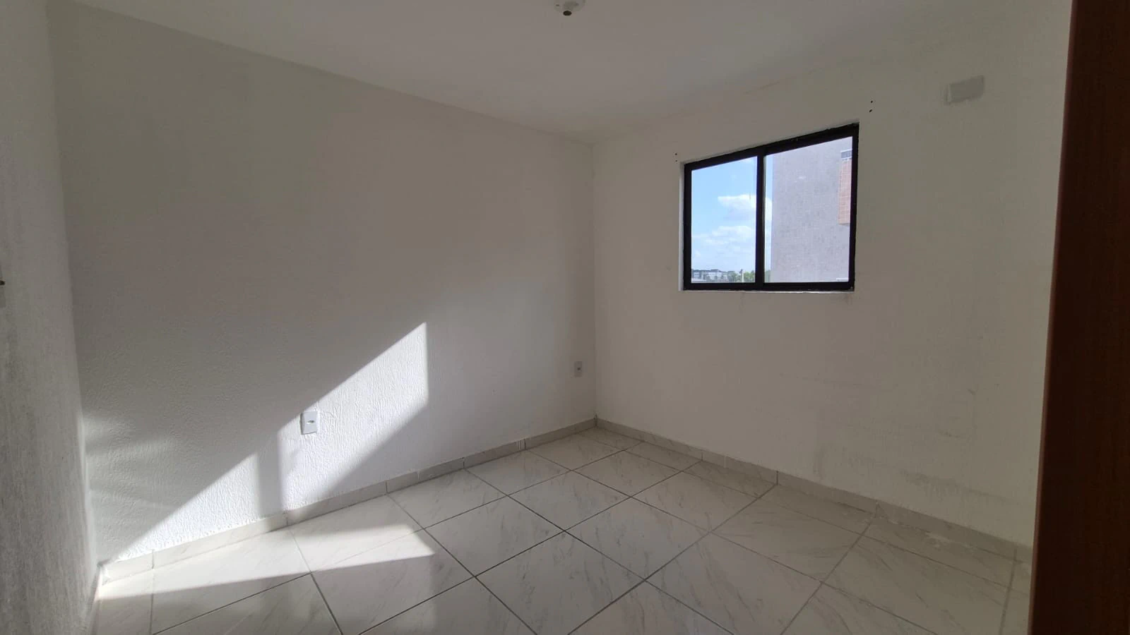 Apartamento de 2 quartos em condomínio com piscina — photo 2