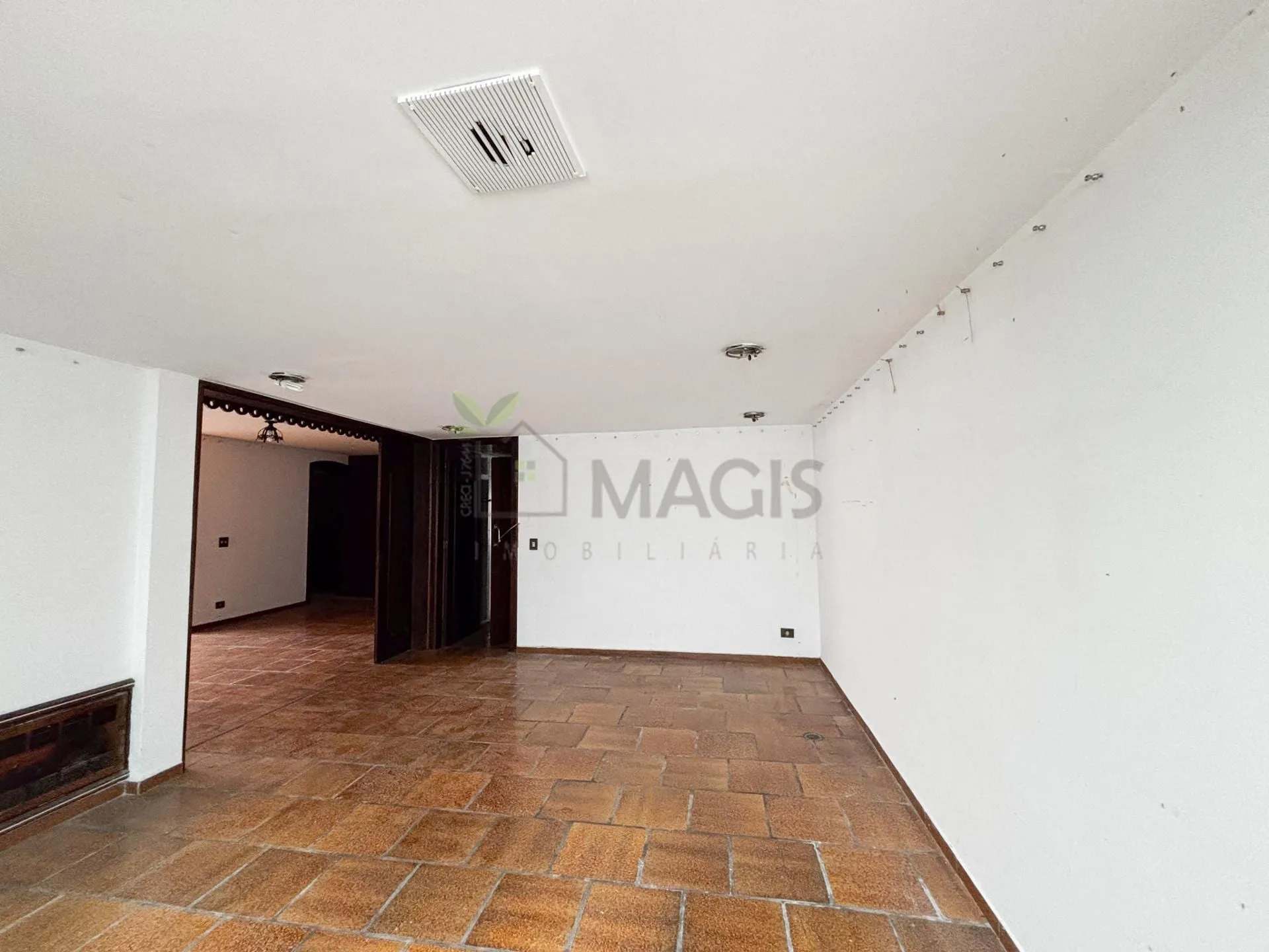 Будинок 604 м² з 4 спальнями та 4 ванними кімнатами — photo 16